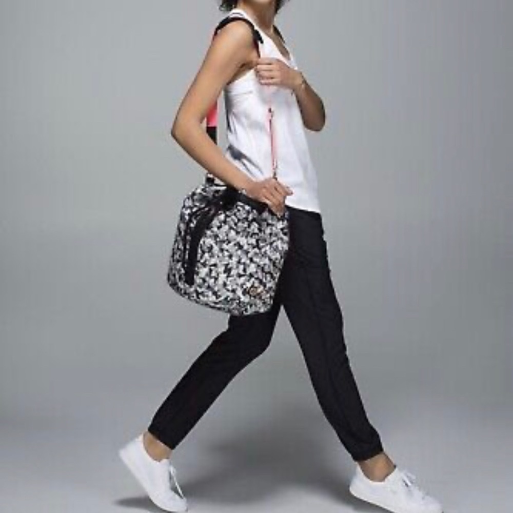 Lululemon Gym bag Sweat to street hobo bag rose gold